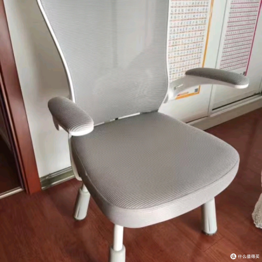 全品屋学生学习椅：打造儿童健康学习环境的优选