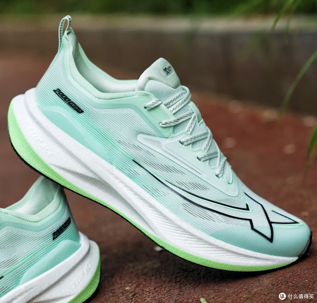 【24年跑鞋回顾】万字长文解析,各矩阵最值得买的15双跑鞋