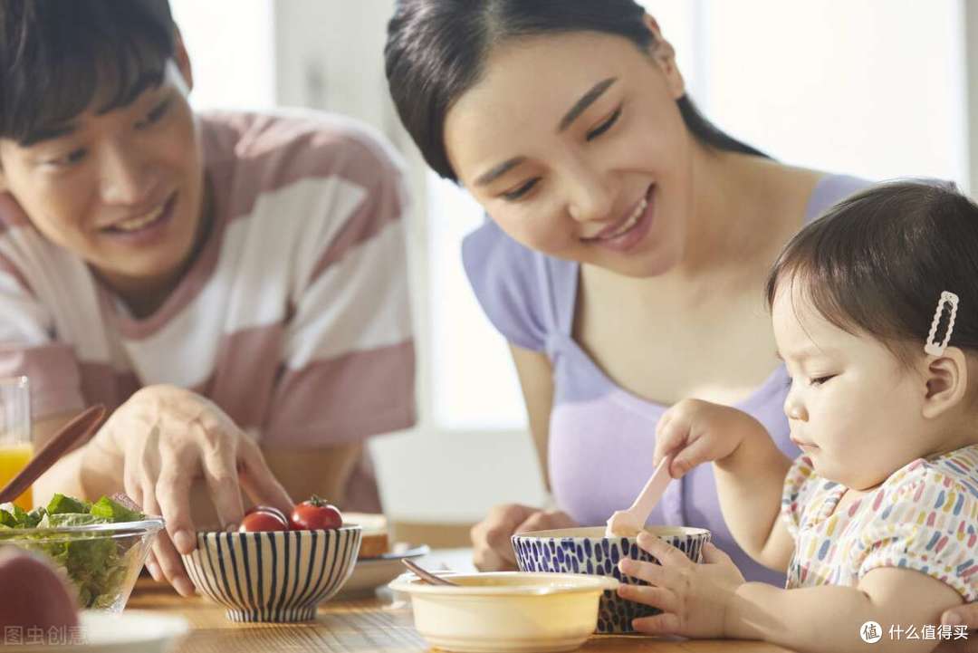 宝宝第1次添加辅食,把握2个关键点,第一口辅食应该这么吃