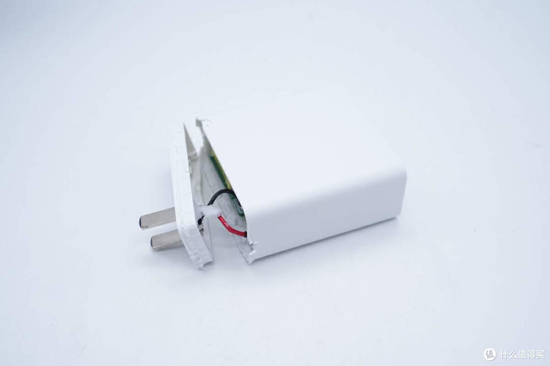 拆解报告:MECHREVO机械革命100W氮化镓充电器A879-200500C-CN1