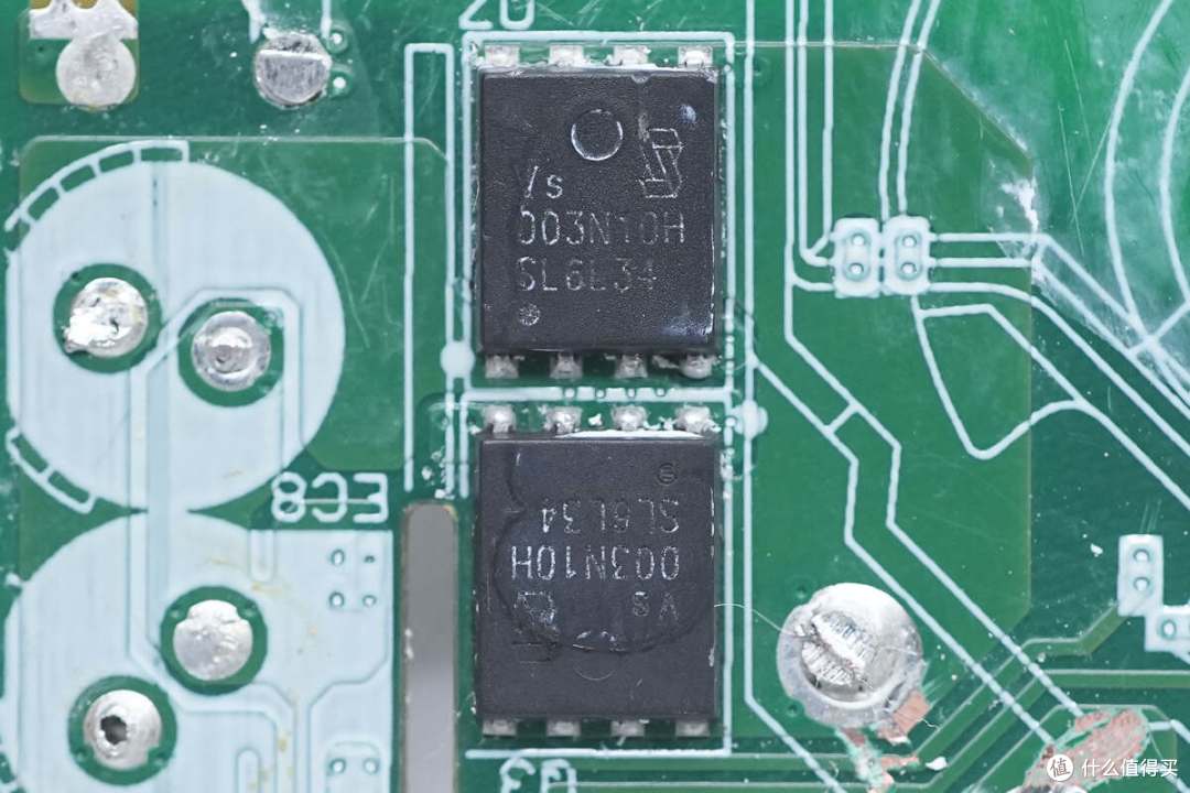 拆解报告:MECHREVO机械革命100W氮化镓充电器A879-200500C-CN1