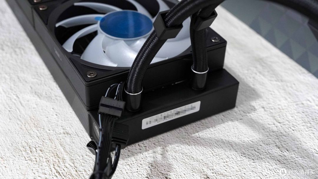 海景房主机配大屏显360水冷散热器才好看啊！超频三DC360 PRO上机