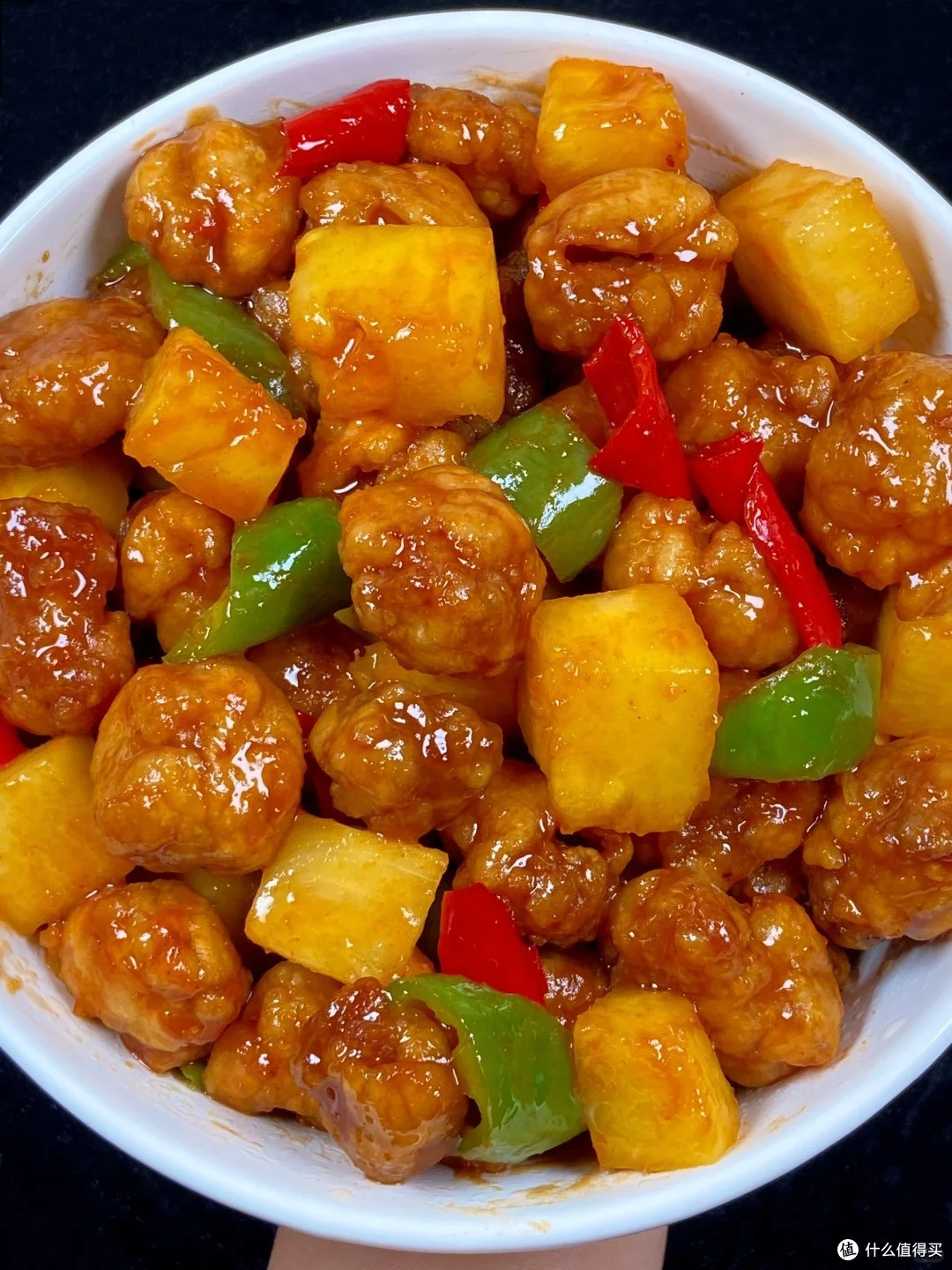 哇!这盘菠萝咕咾肉也太诱人了吧!