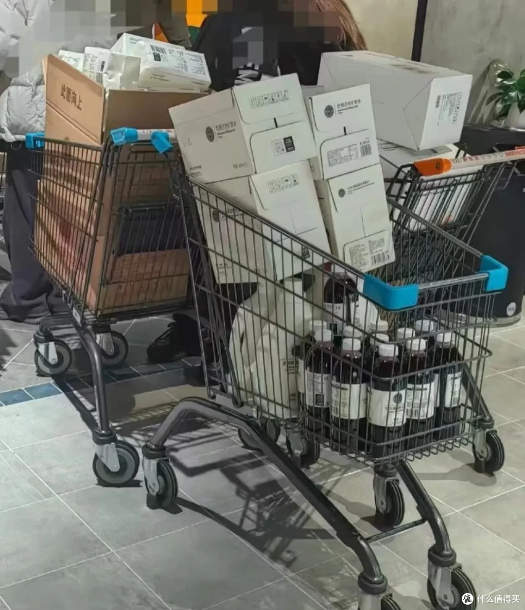 凌晨三点排队抢,开通线上商城的胖东来能挡住黄牛吗?