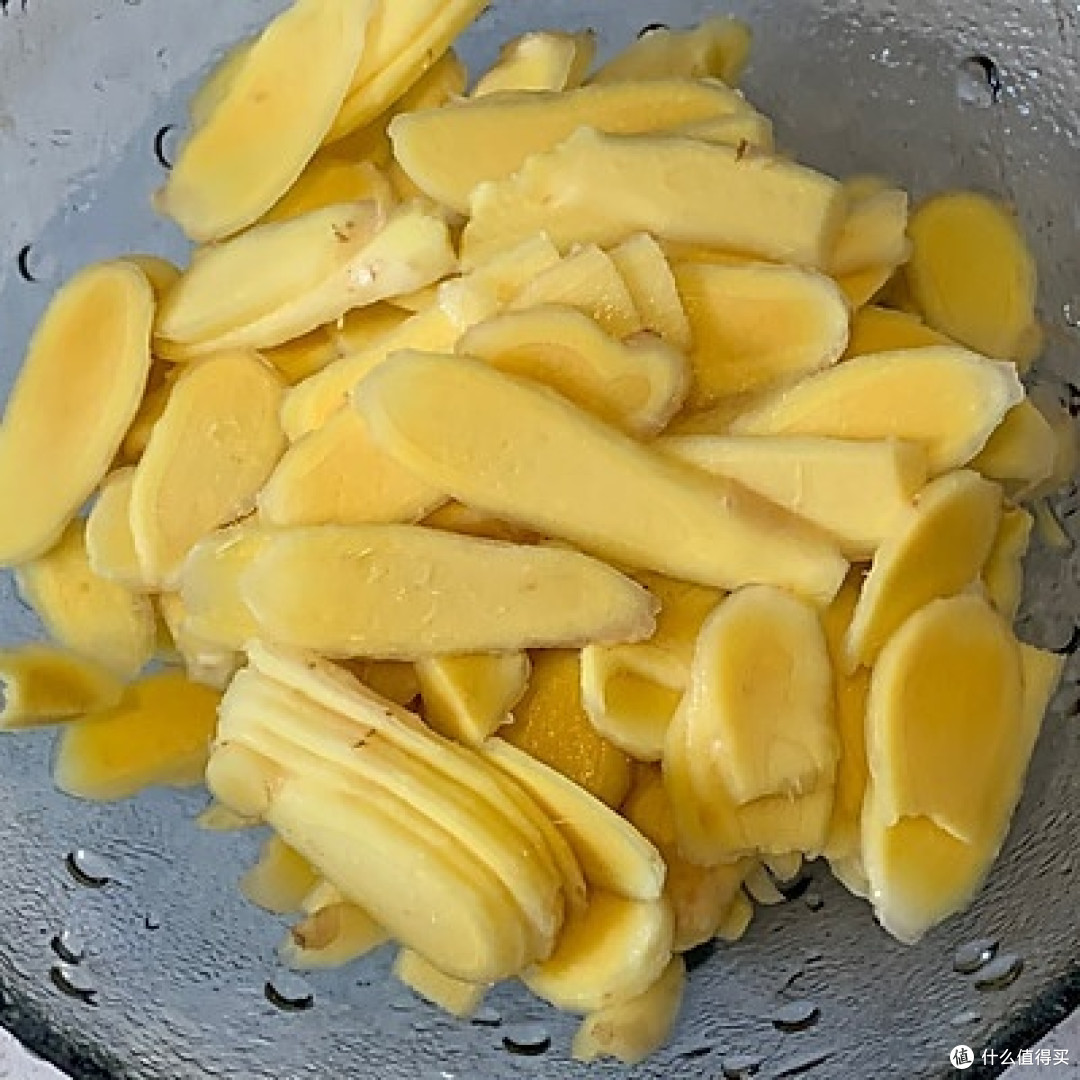 冬日必吃:香菜皮蛋火锅,暖心又美味独特选择