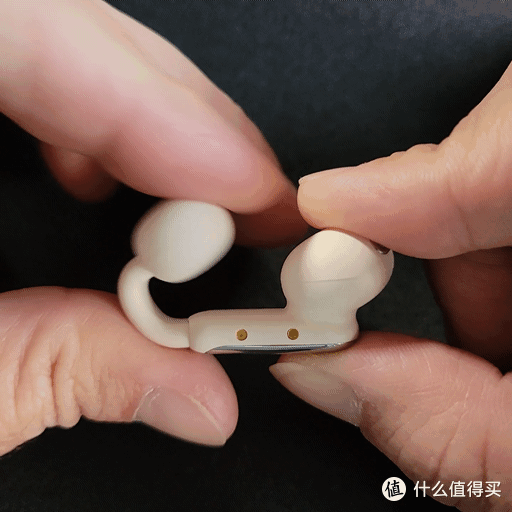 伸缩自如，相当有弹性的耳夹