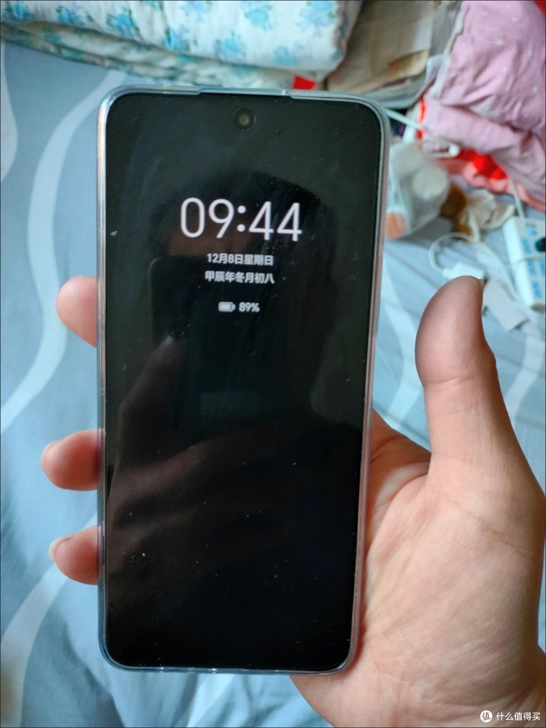 我们都爱扔到地上能抗摔,掉水池里能防水,续航能力贼强,而且性价比又高的手机!
