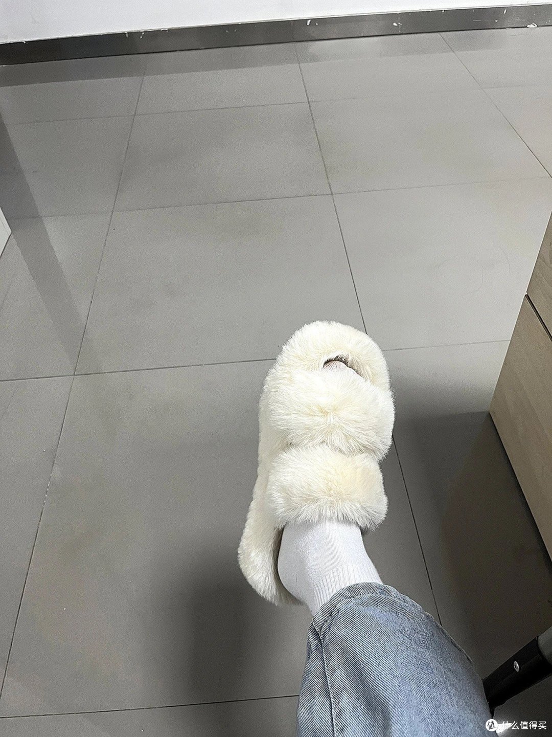 冷天里的温暖选择：毛毛鞋