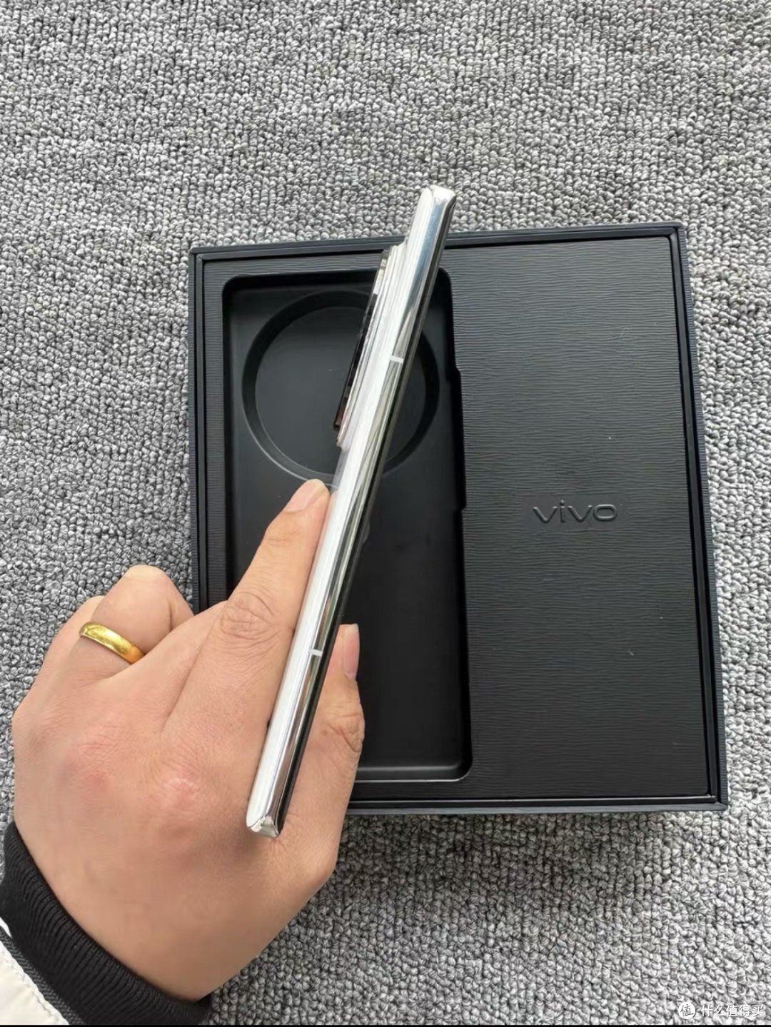 我朋友才用了不到一个月又换回苹果了,他说亏了2000