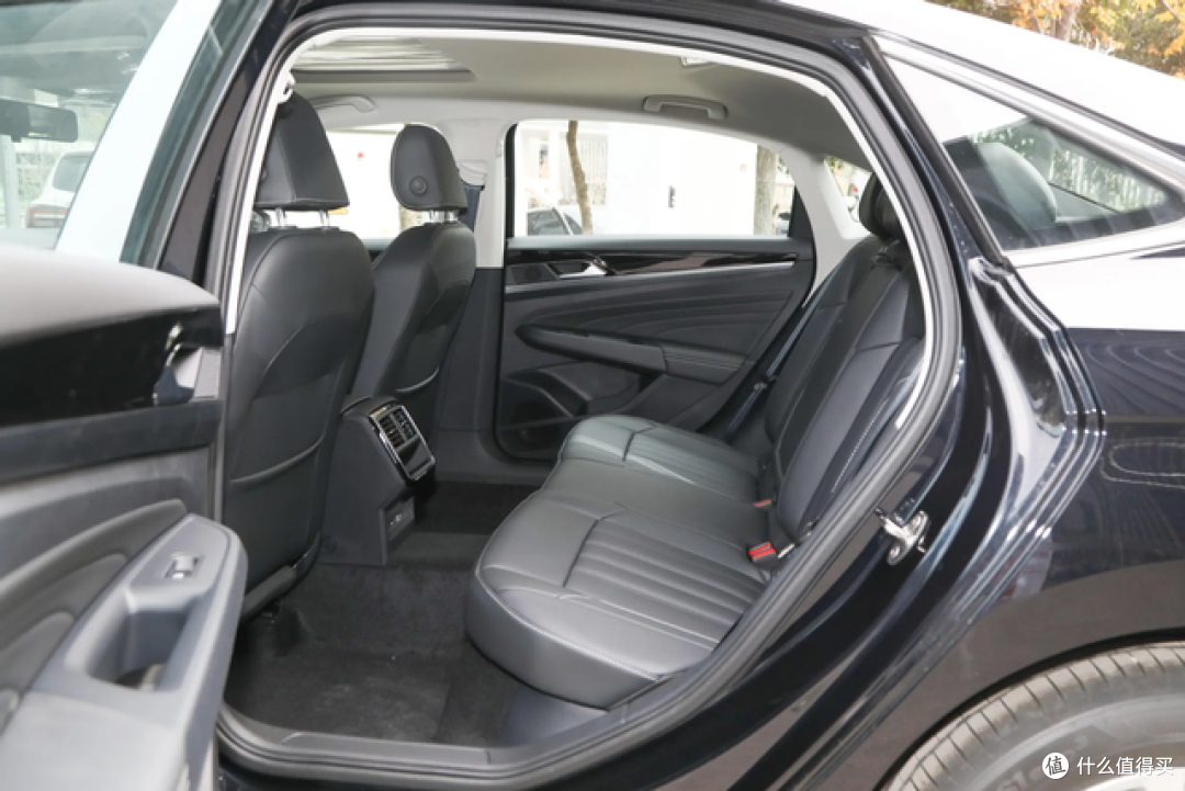 卷疯了!帕萨特降至12万多,1.4T+7DCT,还看啥比亚迪汉