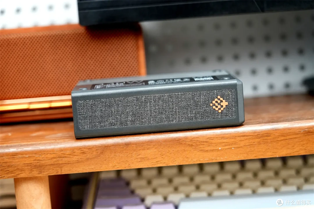 SlimQ F330:氮化镓科技,重塑笔记本充电器小巧新风尚