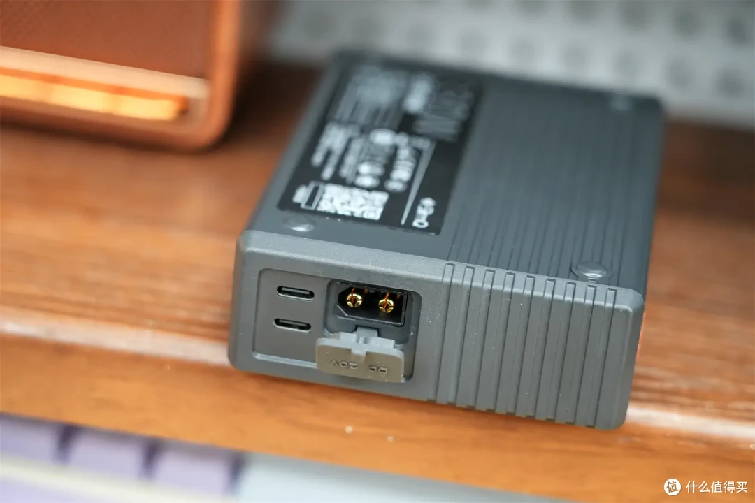 SlimQ F330:氮化镓科技,重塑笔记本充电器小巧新风尚