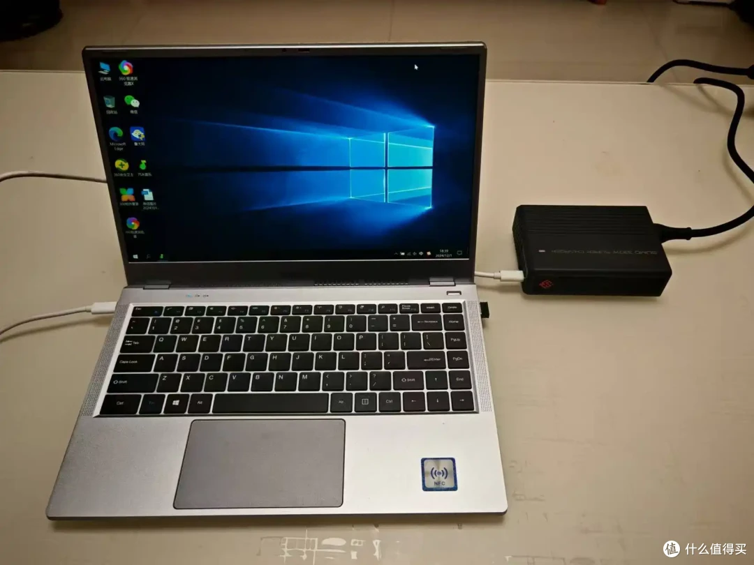SlimQ F330:氮化镓科技,重塑笔记本充电器小巧新风尚