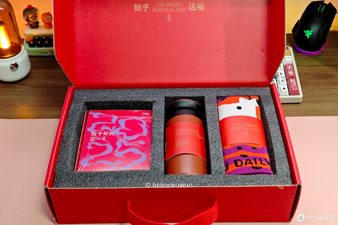 蛇年惊喜提前到,集齐全部6年知乎好问台历!