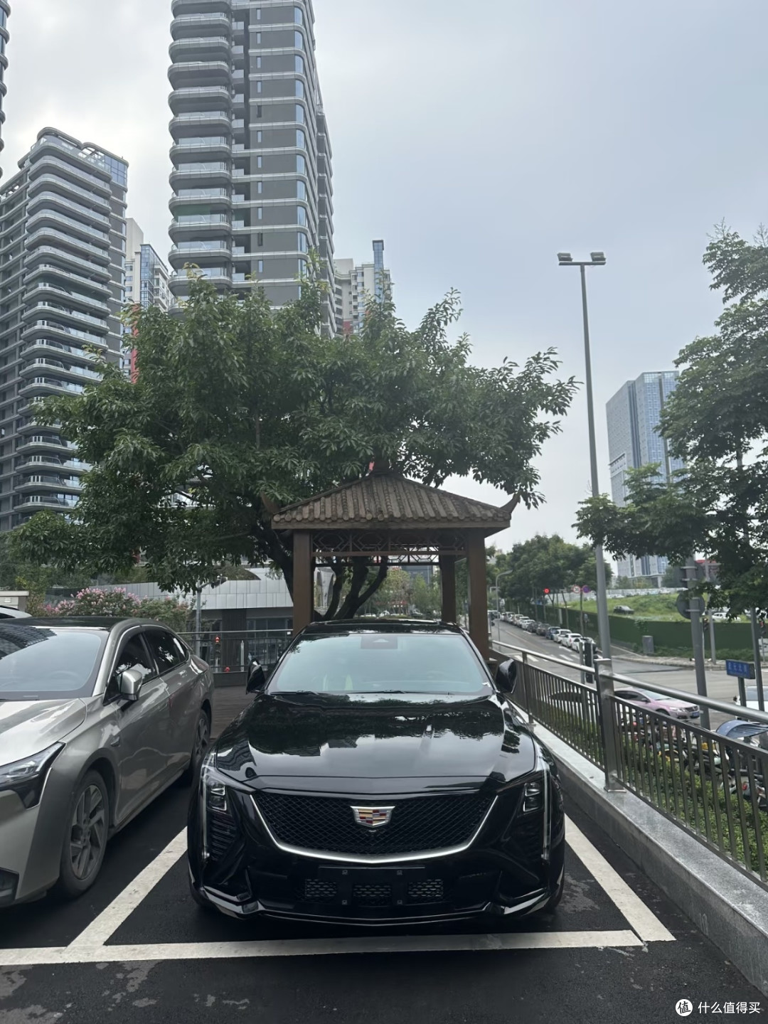 凯迪拉克CT5提车:梦想座驾成真