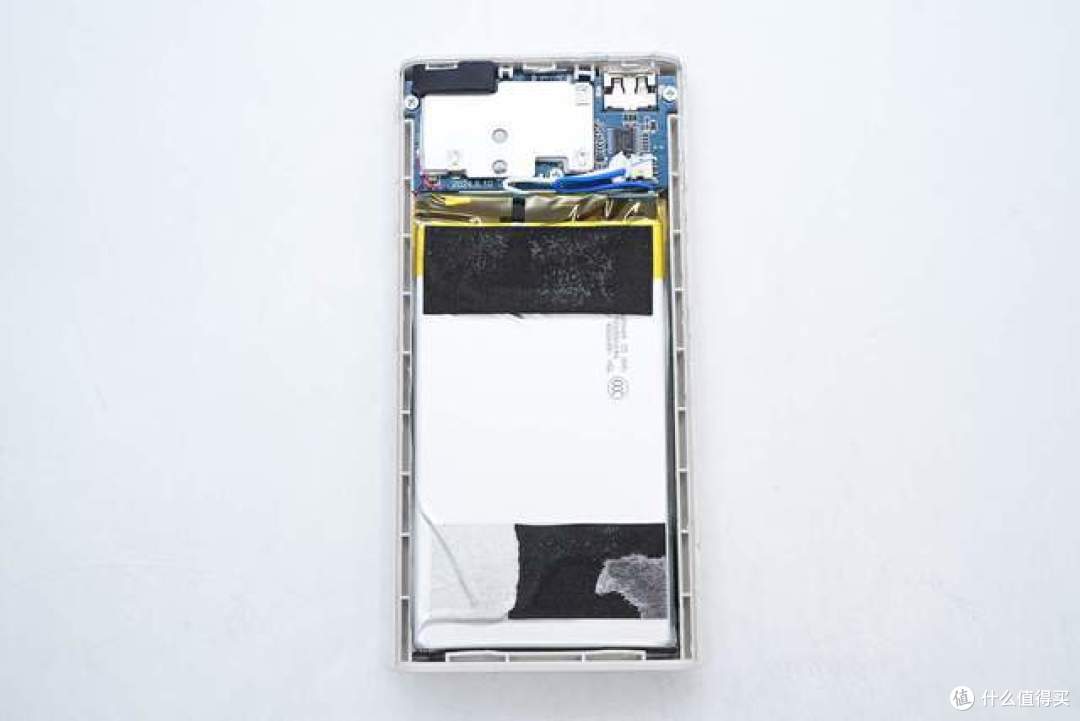 内置三块紫建软包电芯,OPPO SUPERVOOC 80W超级闪充移动电源拆解