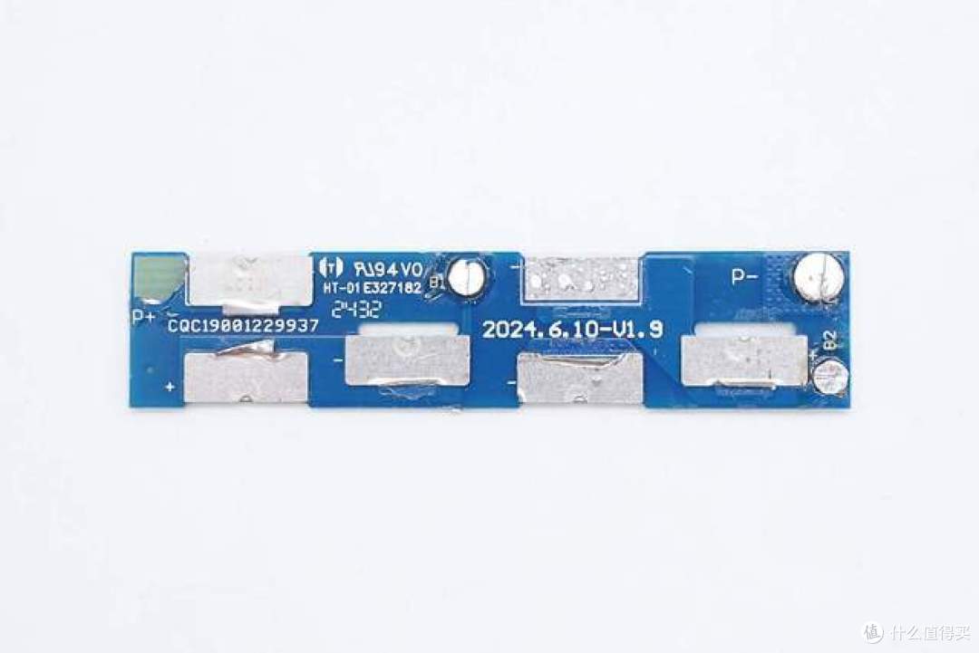 内置三块紫建软包电芯,OPPO SUPERVOOC 80W超级闪充移动电源拆解