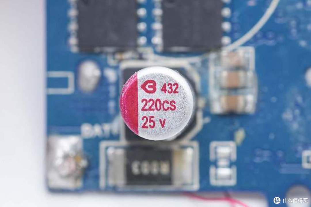 内置三块紫建软包电芯,OPPO SUPERVOOC 80W超级闪充移动电源拆解