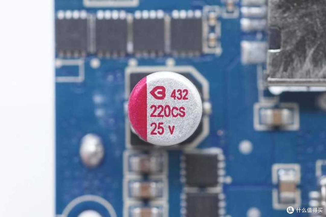 内置三块紫建软包电芯,OPPO SUPERVOOC 80W超级闪充移动电源拆解