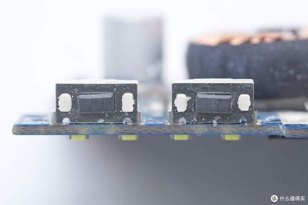 内置三块紫建软包电芯,OPPO SUPERVOOC 80W超级闪充移动电源拆解