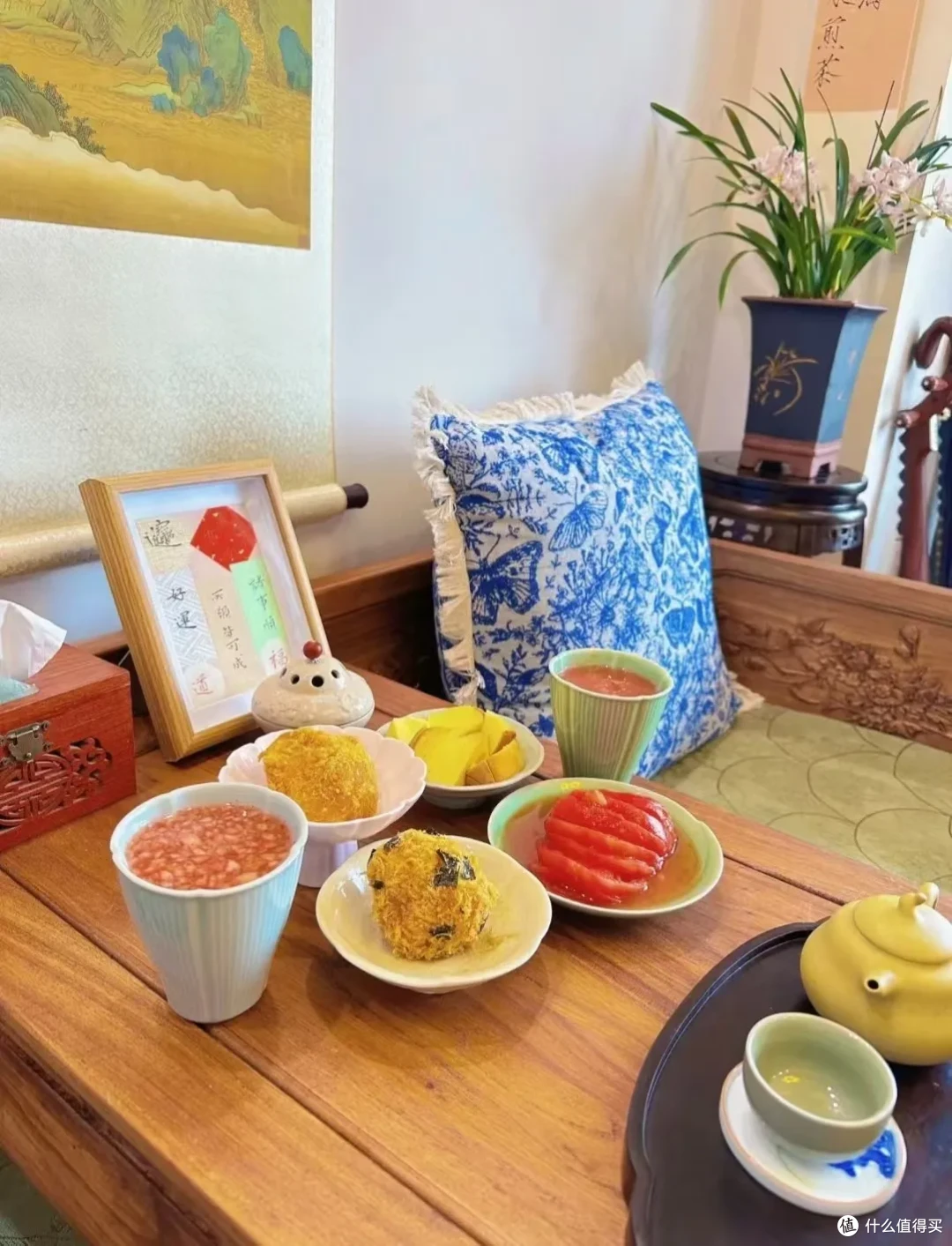 “甄嬛粉”的家,装修得“宫里宫气”,大红配大绿,网友:好品味