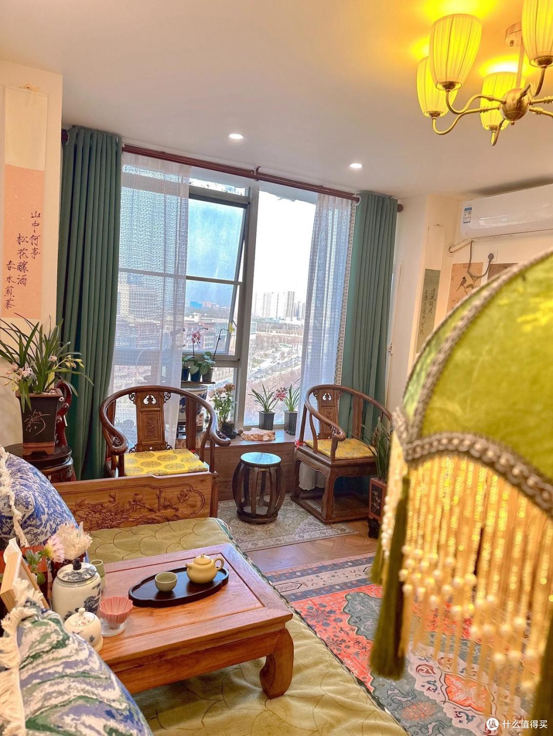 “甄嬛粉”的家,装修得“宫里宫气”,大红配大绿,网友:好品味