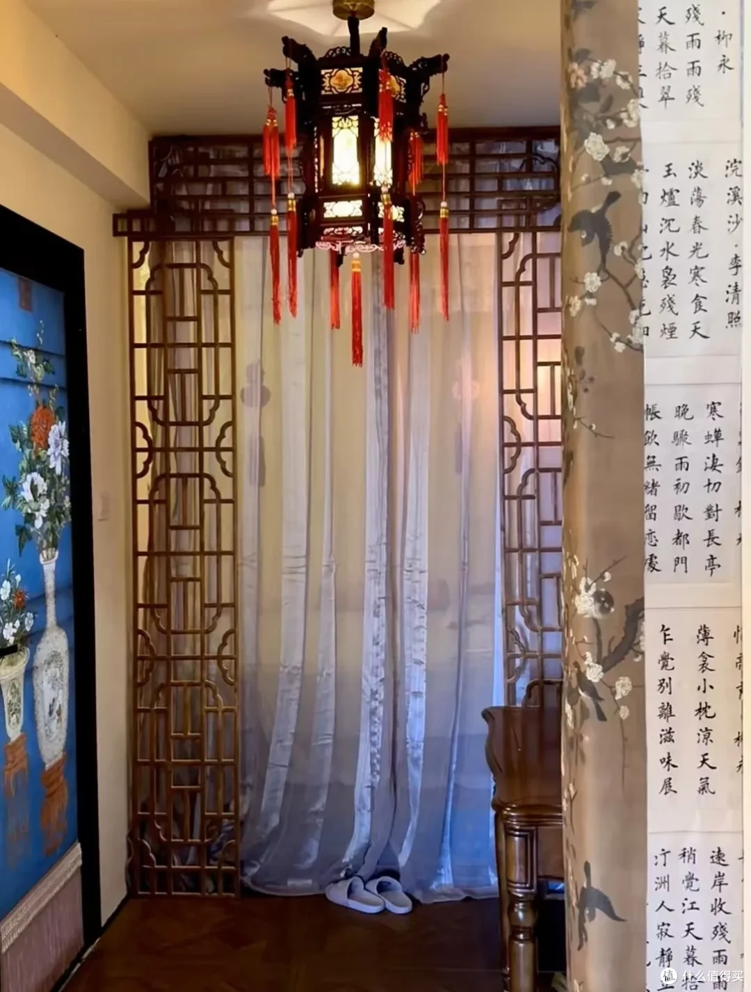 “甄嬛粉”的家,装修得“宫里宫气”,大红配大绿,网友:好品味