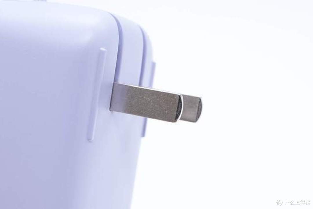 内置1节亿纬锂能电芯,ROCK随行 PD30W GaN三合一移动电源拆解