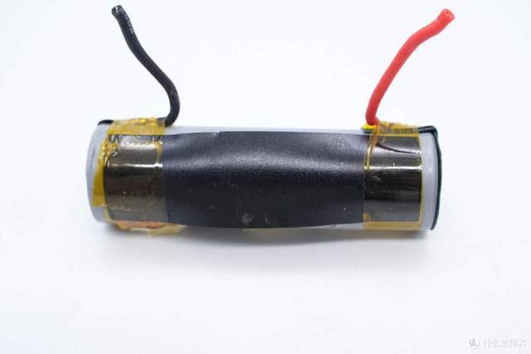 内置1节亿纬锂能电芯,ROCK随行 PD30W GaN三合一移动电源拆解