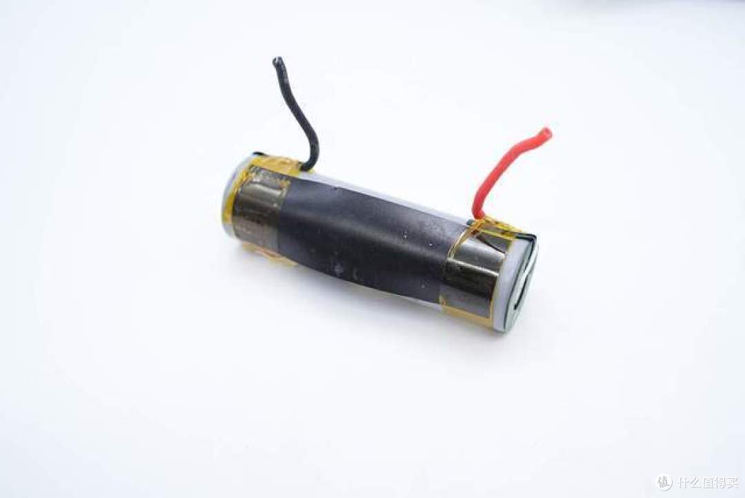内置1节亿纬锂能电芯,ROCK随行 PD30W GaN三合一移动电源拆解