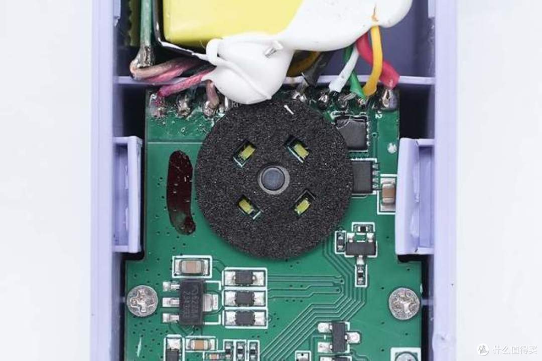 内置1节亿纬锂能电芯,ROCK随行 PD30W GaN三合一移动电源拆解