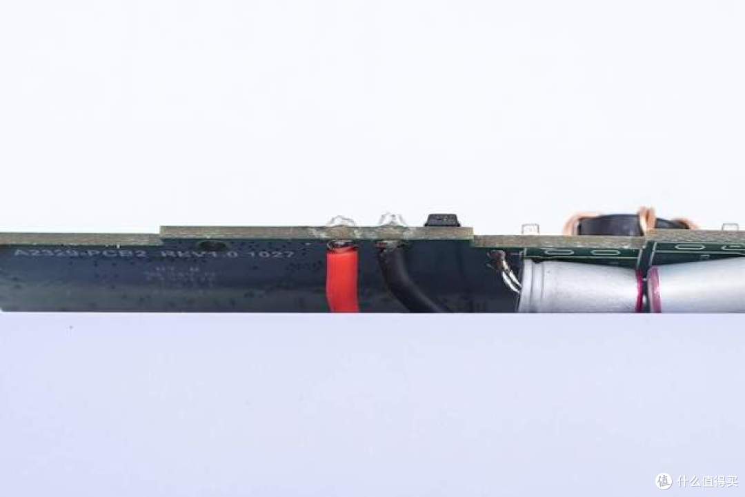 内置1节亿纬锂能电芯,ROCK随行 PD30W GaN三合一移动电源拆解