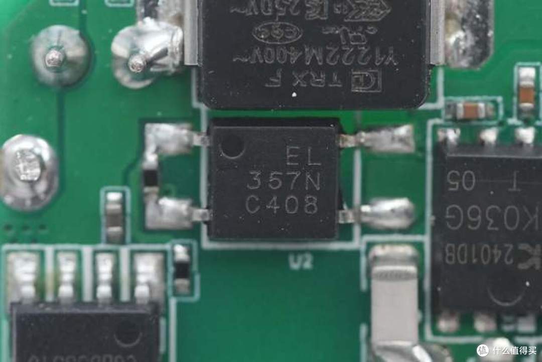 内置1节亿纬锂能电芯,ROCK随行 PD30W GaN三合一移动电源拆解