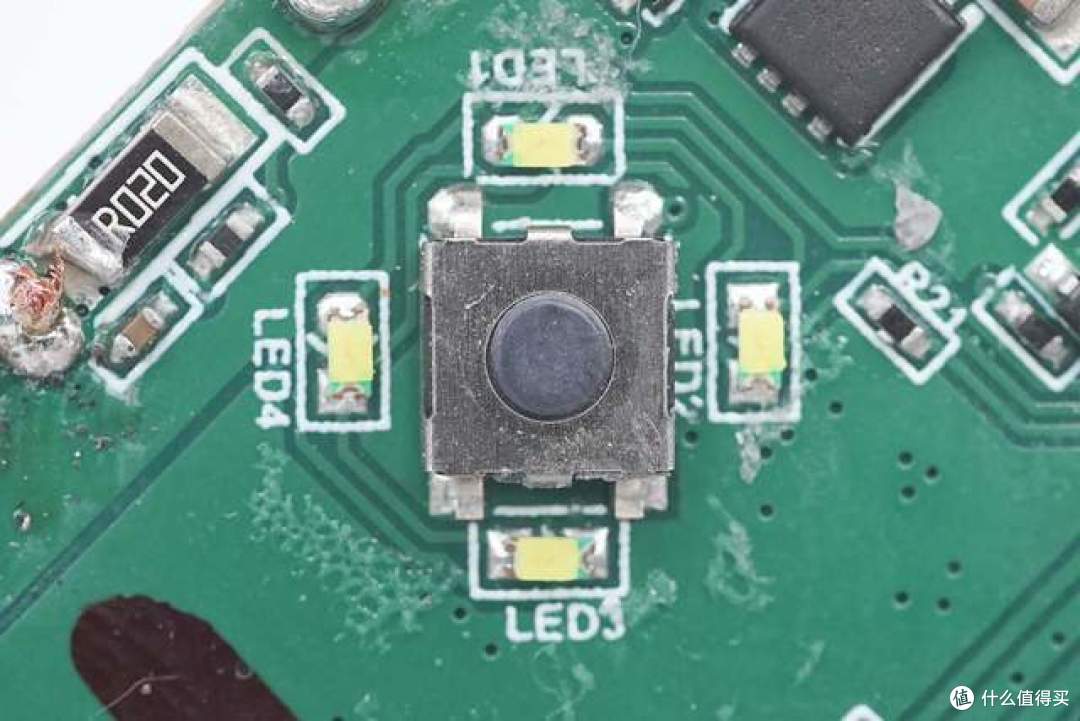 内置1节亿纬锂能电芯,ROCK随行 PD30W GaN三合一移动电源拆解
