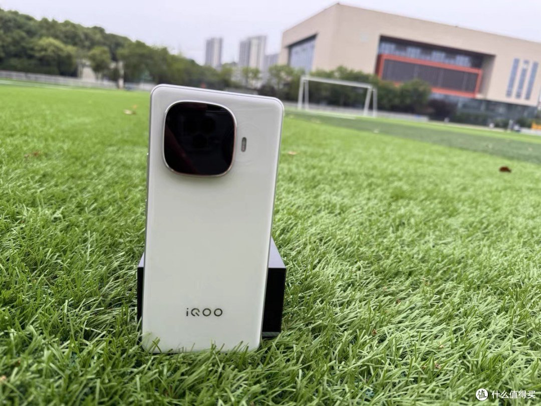 vivo iQOO Z9：新款骁龙大内存，学生游戏护眼手机的不二之选！