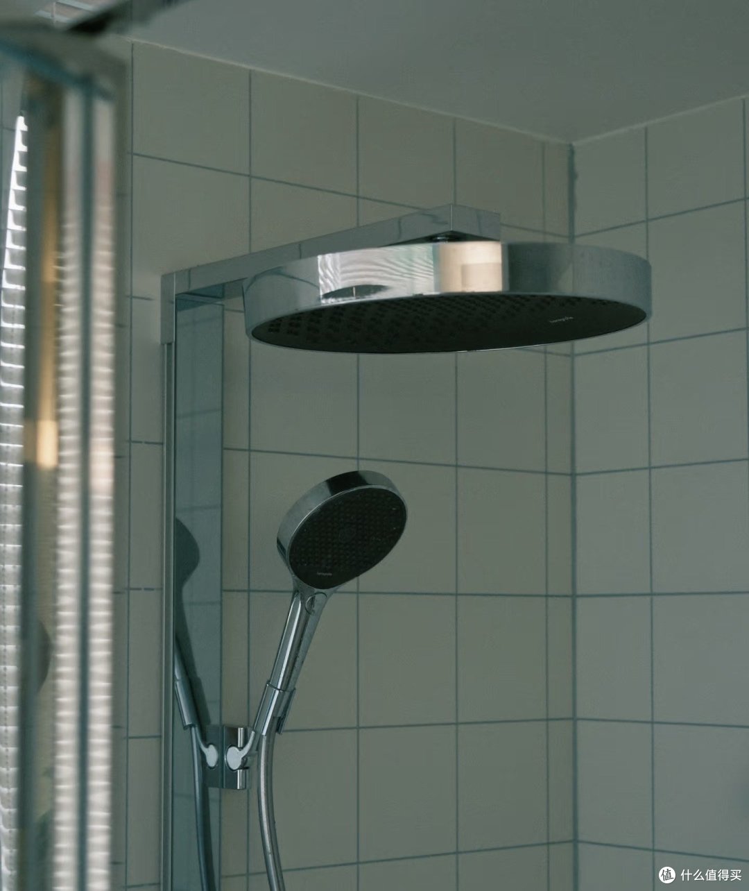 HomePod 吊顶,洗澡能洗半小时配合浴室唱片点歌系统