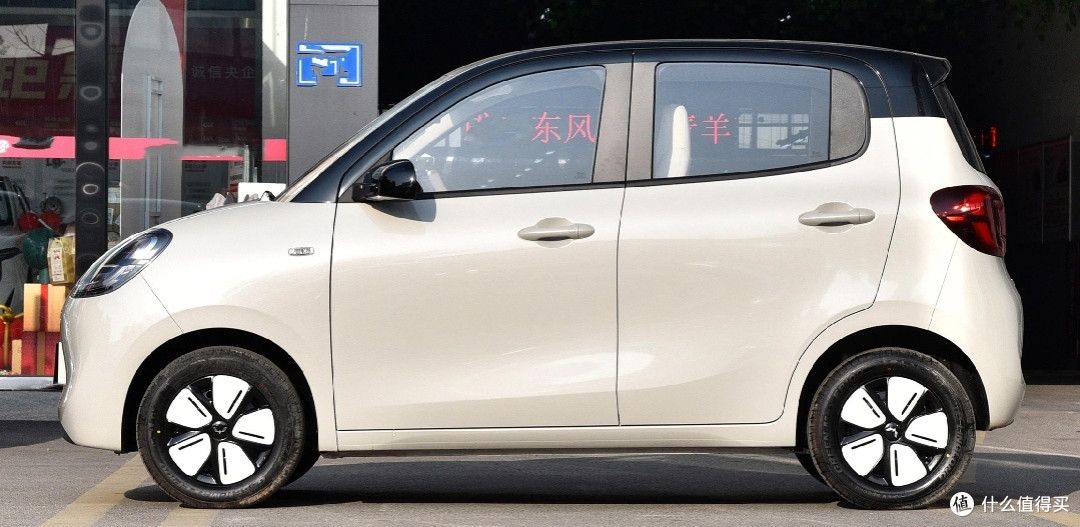 比两门更使用的五菱mini四门版
