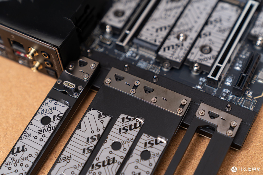 终身质保的顶配X870E主板,微星 MEG X870E GODLIKE 超神开箱体验