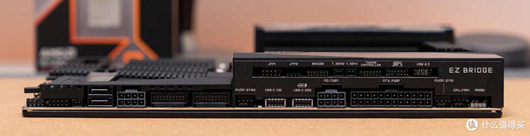 终身质保的顶配X870E主板,微星 MEG X870E GODLIKE 超神开箱体验