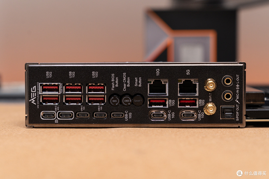 终身质保的顶配X870E主板,微星 MEG X870E GODLIKE 超神开箱体验