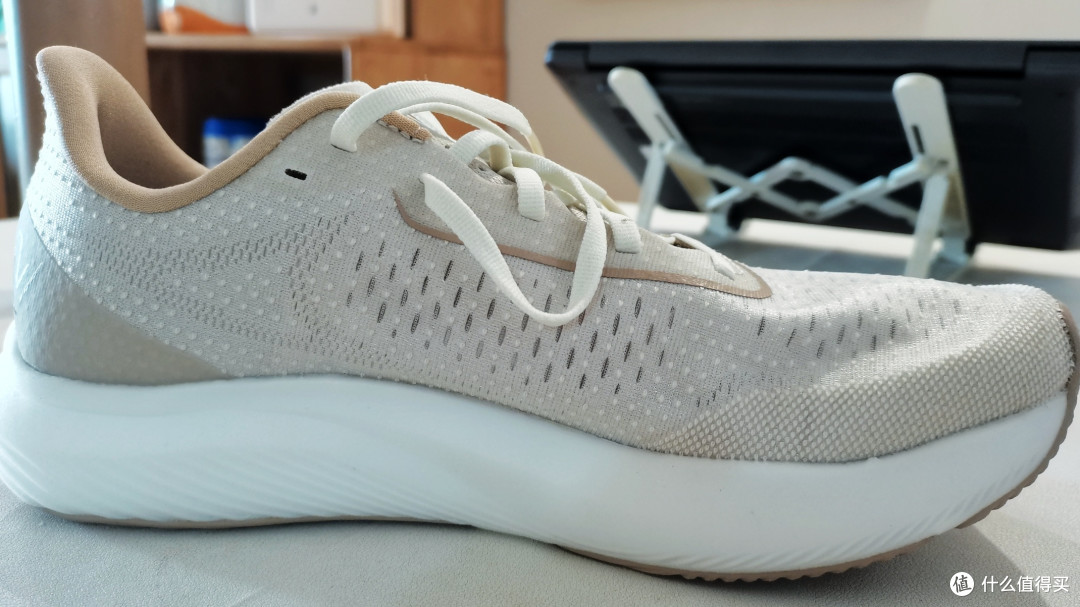 我为何会在24年买一双22年上市的跑鞋--NB rebel v3跑鞋50km实测