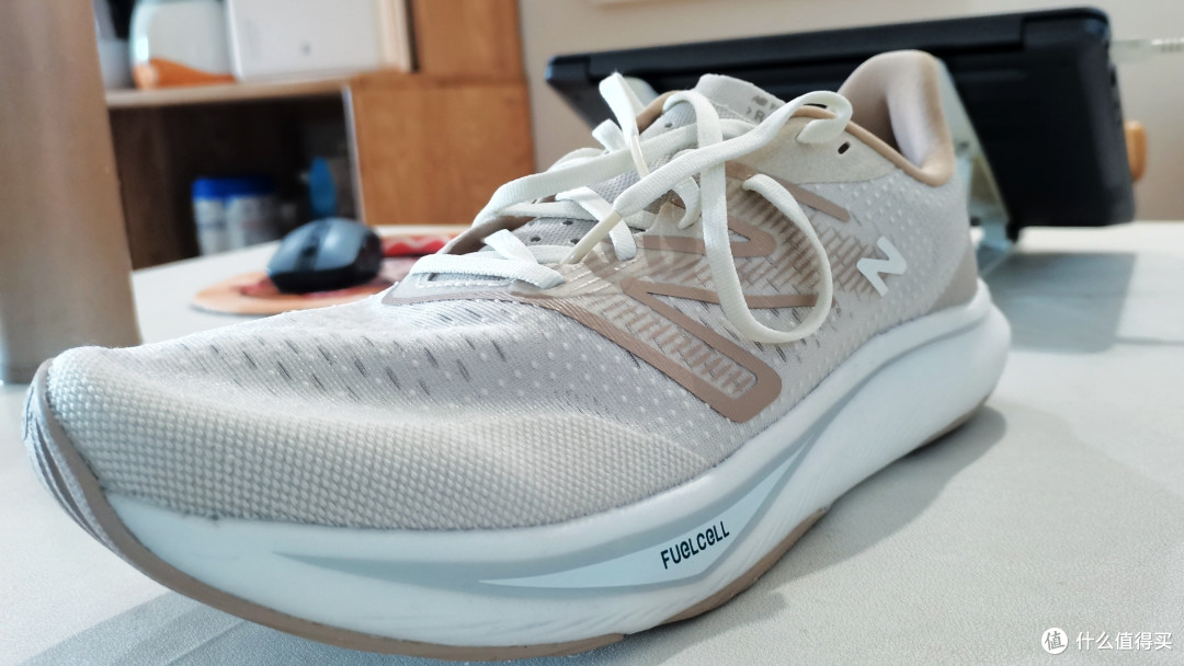 我为何会在24年买一双22年上市的跑鞋--NB rebel v3跑鞋50km实测