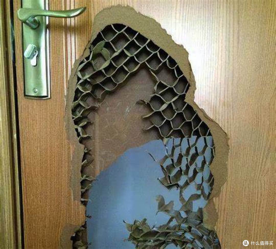 【创意家居】一扇门的多功能变身,收纳、展示两不误!