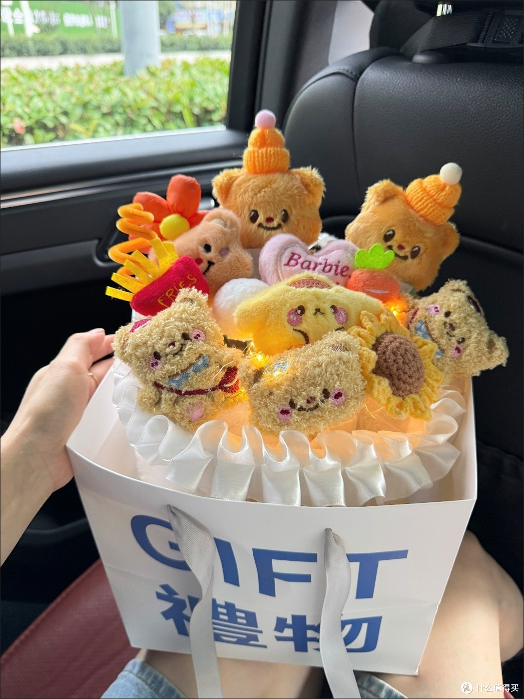 这个可爱的玩偶花束谁能拒绝