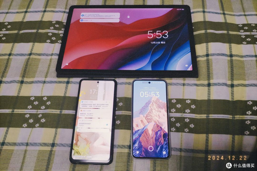 小新Pad Pro 12.7天玑版（上）iQOO Z6（左下）小米14（右下）