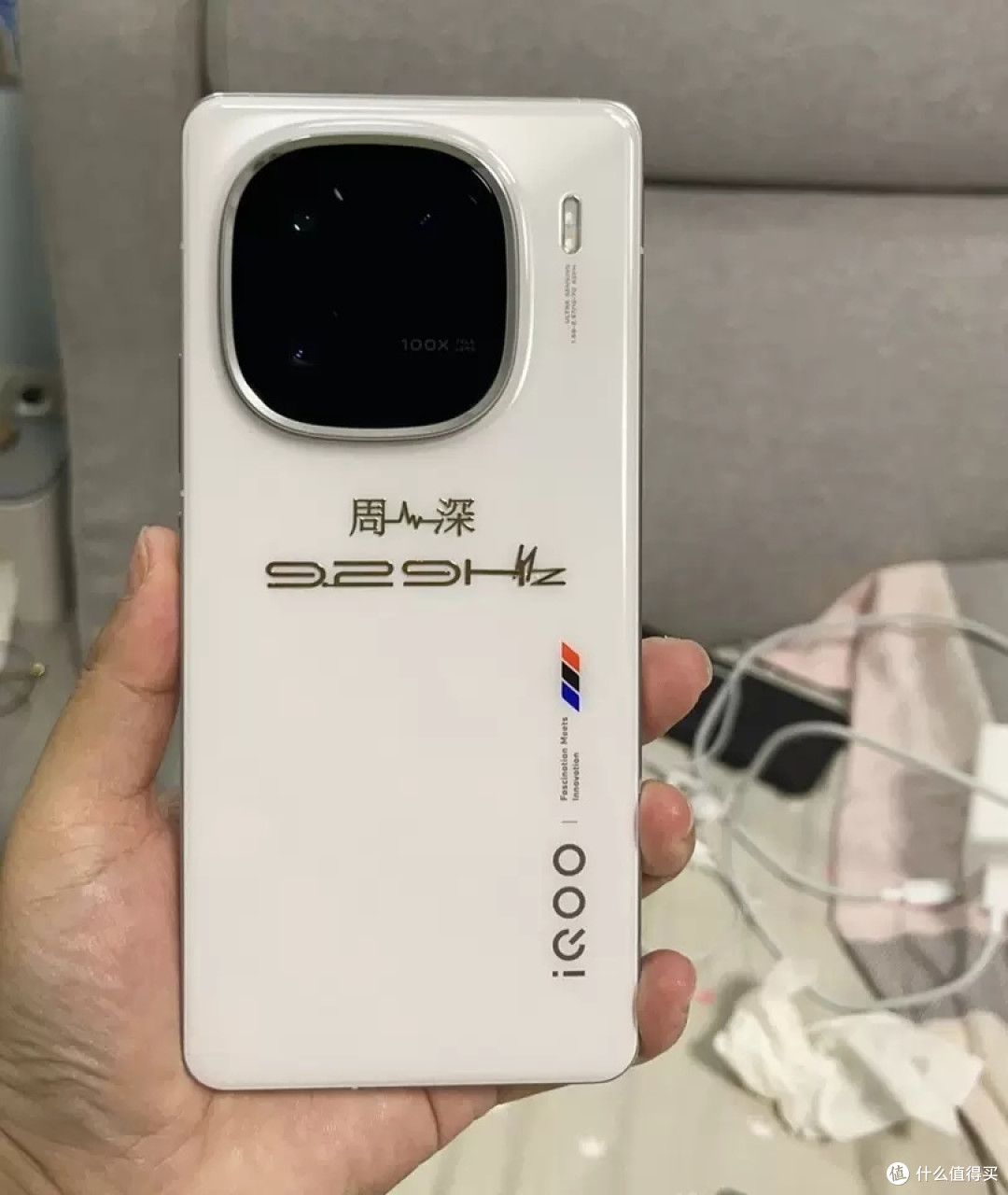 vivo iQOO 12:骁龙8Gen3自研电竞芯片,闪充助力游戏新体验