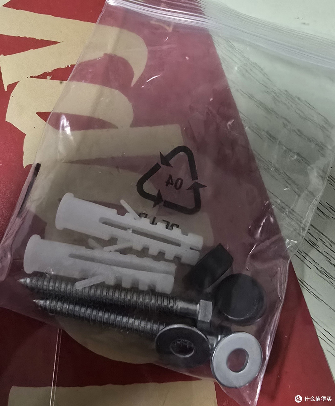 显示器还是别放桌子上好