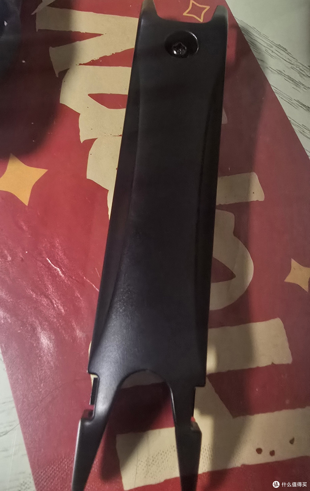 显示器还是别放桌子上好