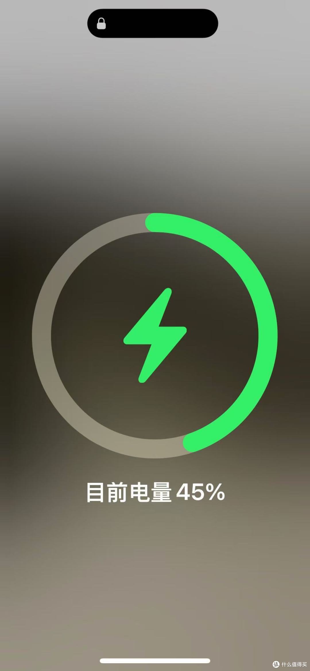 又能无线充电,又自带数据线--西圣无线充电宝量大管饱又安全。