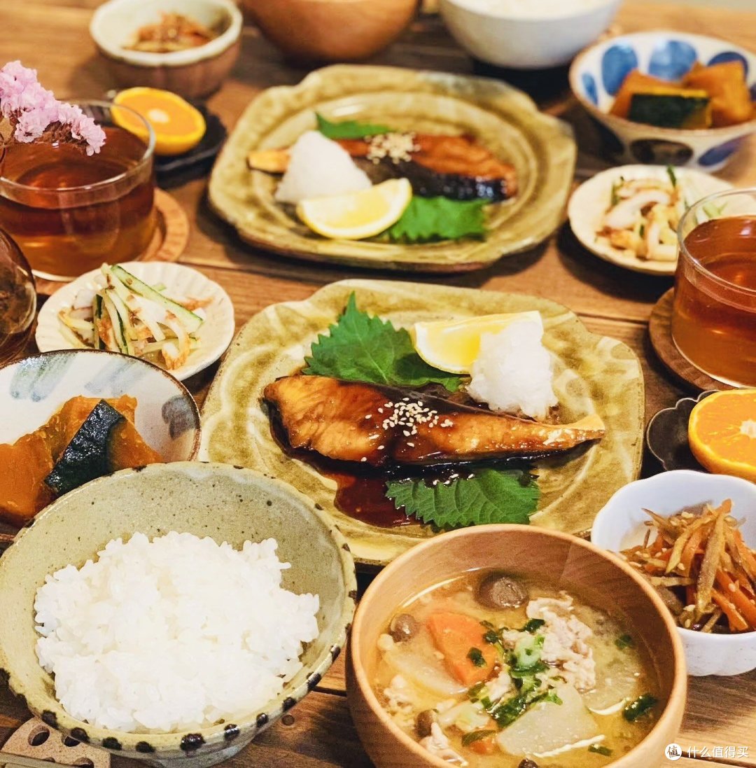 俄式大餐以其丰富的菜品和独特的口味而闻名